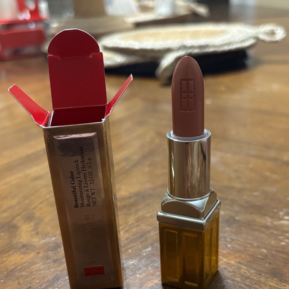 Elizabeth Arden Golden Nude Lipstick in Gold Case